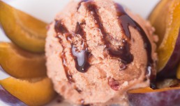 Înghețată de prune - rețetă bună de casă, fără aparat