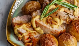 Mușchiuleț de porc în crustă de muștar cu miere