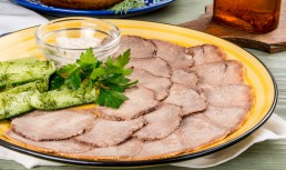 Limbă rasol cu sos de usturoi