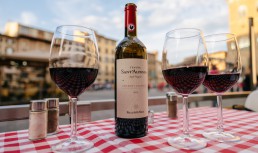 Călătorind prin Toscana: Povestea vinului Chianti