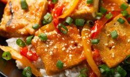 Tofu în sos dulce-acrișor