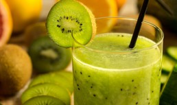 Smoothie cu kiwi și portocale