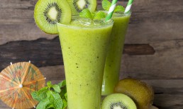 Smoothie cu kiwi și iaurt