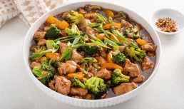 Pui cu broccoli la tigaie