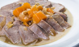Limbă de porc cu sos de smântână