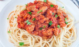 Sos pentru paste cu ardei și ton