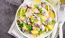 Salată cu hering marinat - rețeta scandinavă