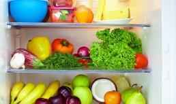Cum să îți organizezi frigiderul în mod eficient. Sfaturi și trucuri pentru o depozitare corectă a alimentelor