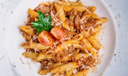 Paste cu carne de porc - mâncare gustoasă, rapidă și sățioasă