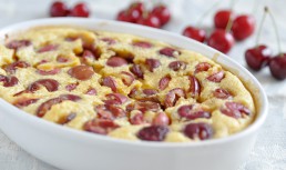 Clafoutis cu vișine. Desertul franțuzesc simplu și delicios