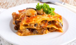 Lasagna cu ciuperci - rețetă simplă, fără carne, la cuptor