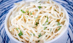 Salată de țelină cu sos remoulade