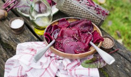 Salată de sfeclă roșie cu chimen