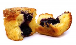 Brioșe cu ricotta și dulceață de mure