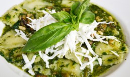 Ravioli cu sos pesto de busuioc