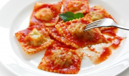 Ravioli cu sos de roșii