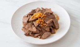 Ficat de porc la tigaie, cu ceapă