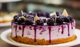 Tort cu mure și cremă de brânză - fără coacere
