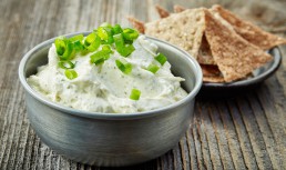 Brânză tartinabilă cu ierburi aromatice