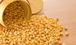 Mâncare de mazăre galbenă uscată cu carne de porc