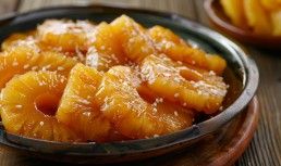 Ananas caramelizat - cum se face și cu ce îl mănânci