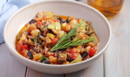 Cum faci un ratatouille gustos acasă - la tigaie sau la cuptor