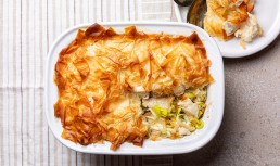 Plăcinta de pui cu praz și foietaj - rețetă după Jamie Oliver