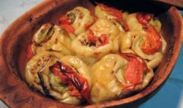 Ardei umpluti cu carne tocata si orez