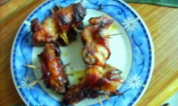 Aripi de pui imbracate in bacon