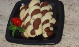 Biscuiti bicolori, impletiti