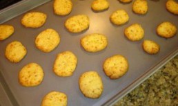 Biscuiți cu brânză Cheddar și chimen
