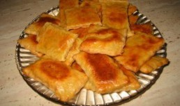 Biscuiti sarati cu aluat de branza de vaci