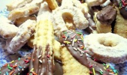 Biscuiti spritati cu ciocolata