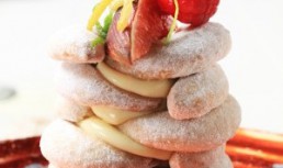 Bradut din biscuiti cu lamaie si crema de vanilie