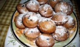 Briose cu ciocolata si afine