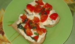 Bruschette cu crema de oua si branza
