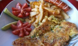 Cartofi noi cu omleta de legume