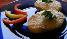 Cartofi umpluti cu branza si afumaturi