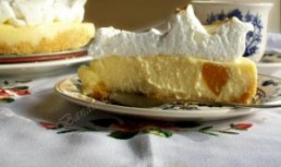 Cheescake cu fructe si bezea