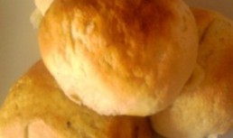 Chifle pufose cu branza