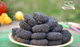 Chiftele cu hrisca si legume in crusta de mac