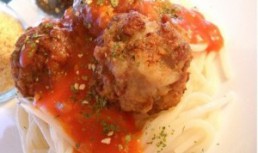 Chiftelute cu sos si spaghete