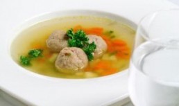 Ciorba cu perisoare si legume