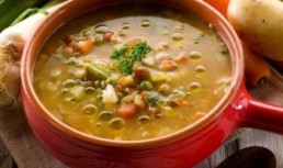 Ciorba taraneasca cu multe legume
