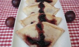 Clatite cu esenta de lamaie si dulceata