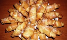 Cornuri cu nuca si marmelada