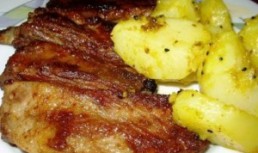 Costite de porc la cuptor cu cartofi bombay