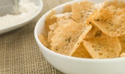 Cosulete de parmezan cu pesto
