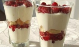 Crema La Pahar Cu Zmeura