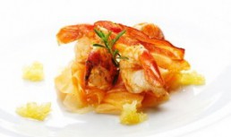 Creveti si pepene rosu pe gratar